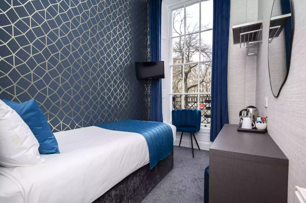 Single en-suite room at Mentone Hotel with a single bed, flat-screen TV, and tea and coffee maker
