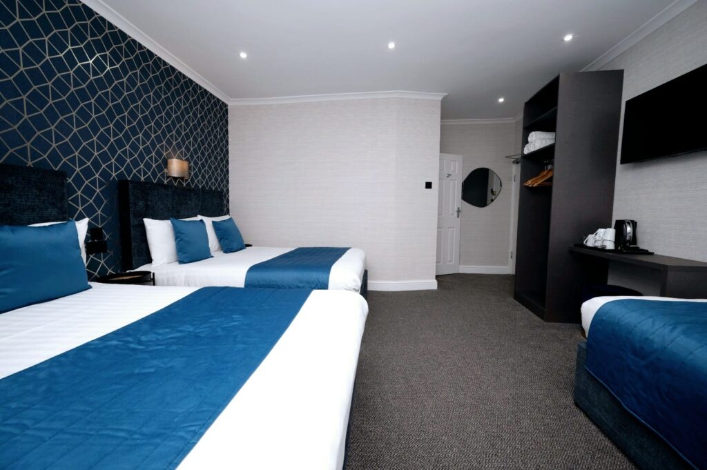 mentone-hotel-rooms-family-room-en-suite